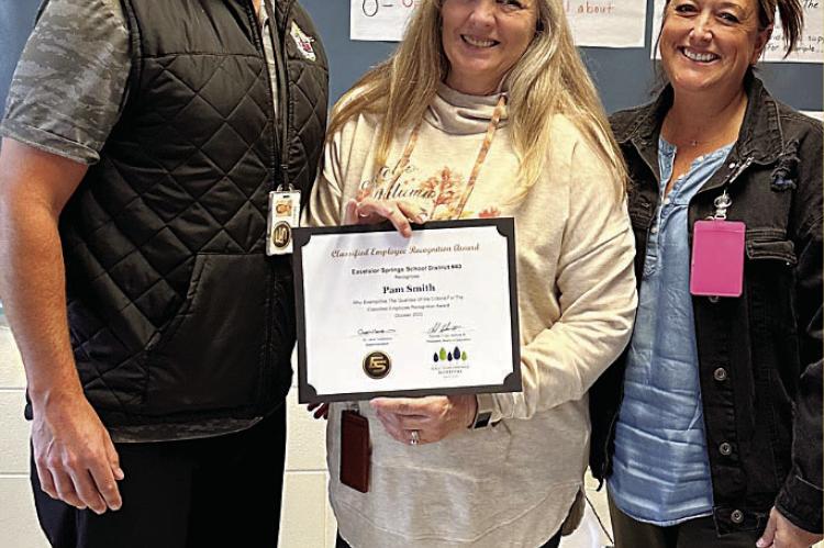 PAM SMITH, PARAPROFESSIONAL at Elkhorn Elementary School, is recognized by the Excelsior Springs School District as the Classified Employee of the Month. Mark Bullimore, director of communications for the district; and Annette Shelton, principal of Elkhorn Elementary School, present the award to Smith. “Elkhorn is so proud of her,” Shelton says. Submitted