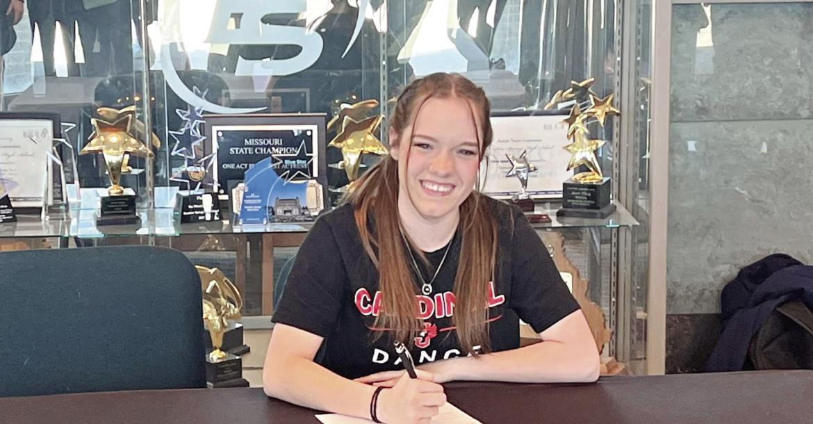 Tigerette signs to dance at William Jewell